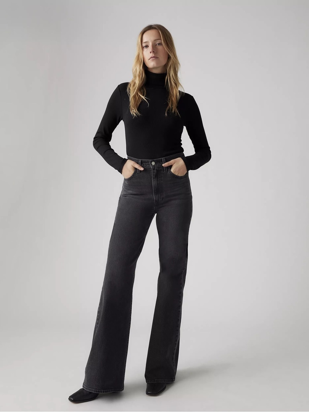 Levi’s Ribcage Bell Women’s Jeans in On The Town Black Size 32